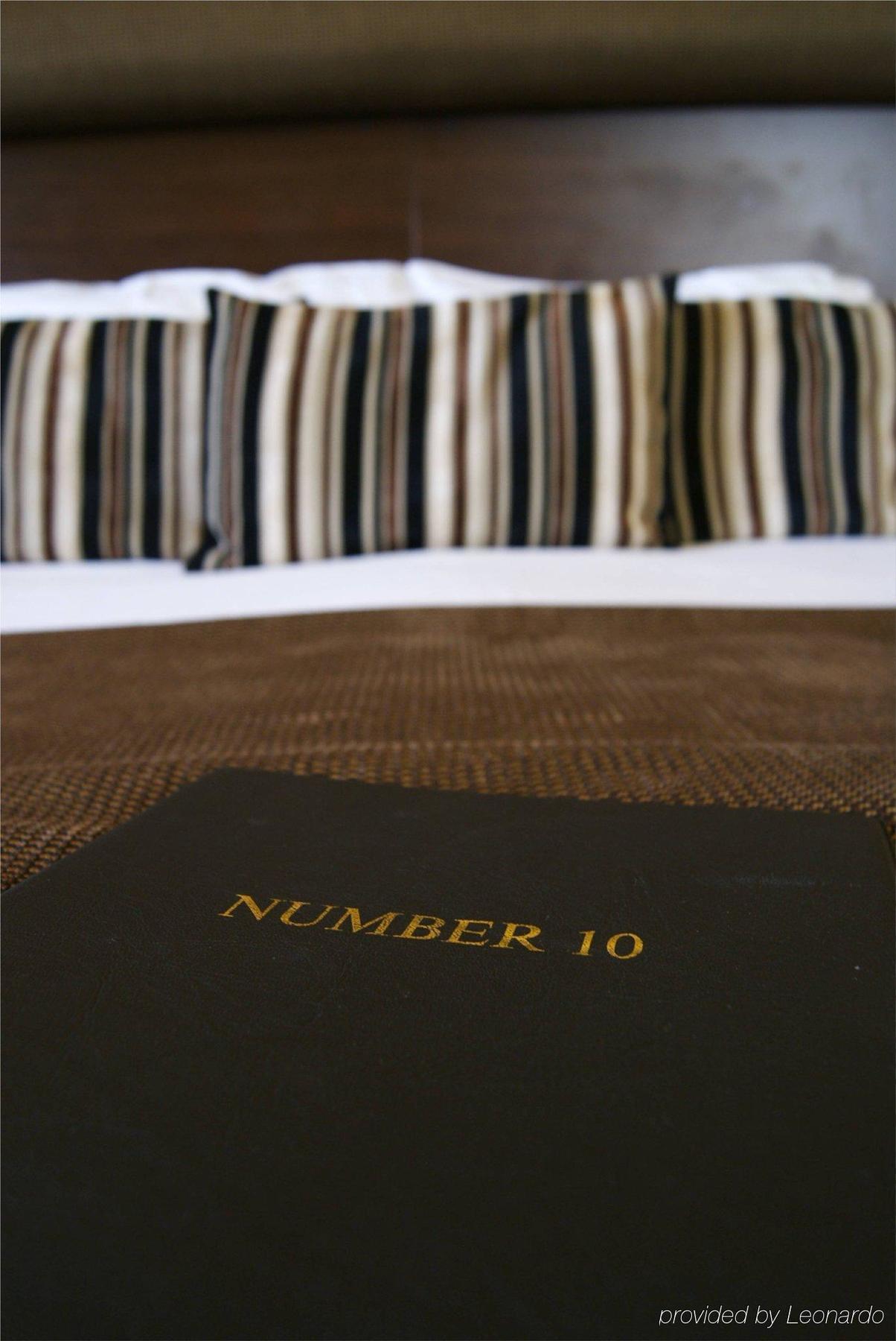 Number 10 Hotel Glasgow Rum bild