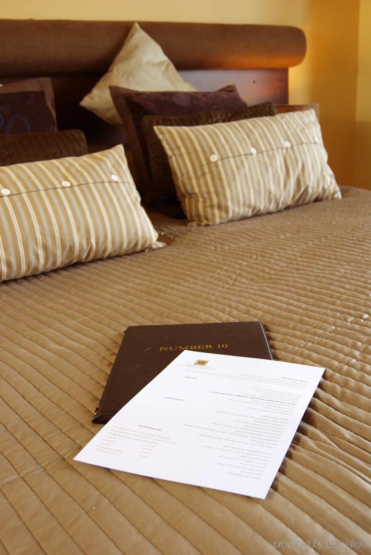 Number 10 Hotel Glasgow Rum bild
