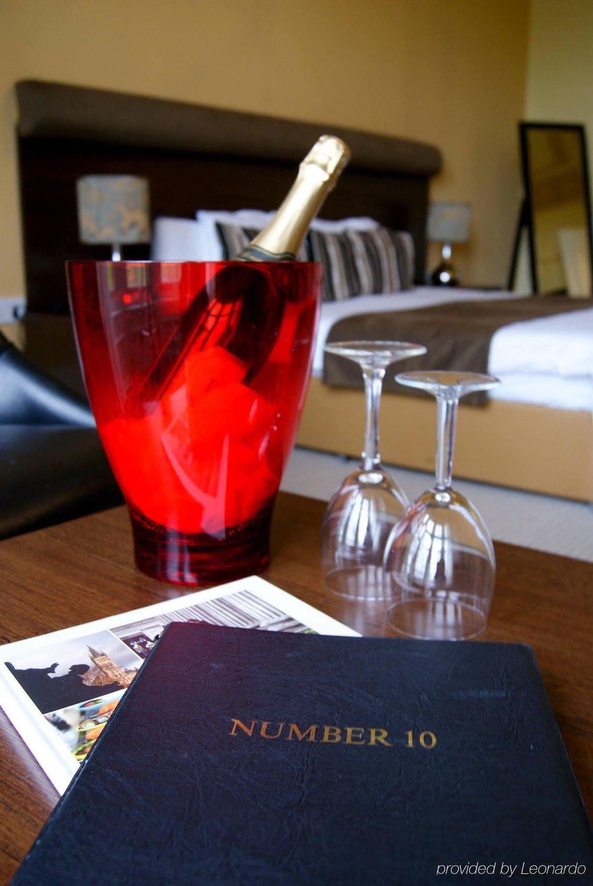 Number 10 Hotel Glasgow Rum bild
